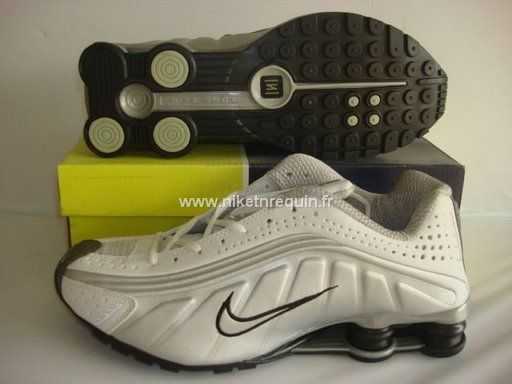 Nike Shox R4 Baskets Courir Blanc Gris Noir